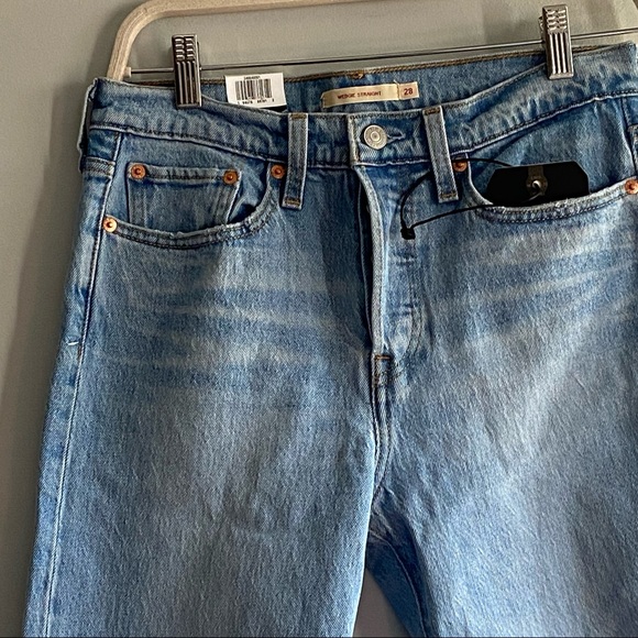 LEVI'S
Wedgie High-Rise Distressed Straight Ankle Jeans size 28 x 28 New - Picture 9 of 9
